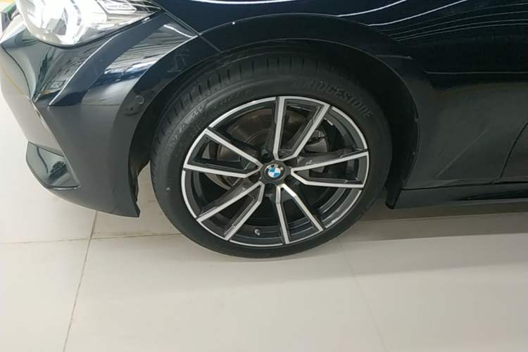 Used BMW 3 Series 2025 325Li M Sport Package Left Front Wheel Hub