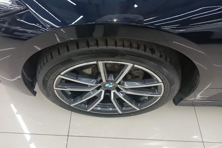 Used BMW 3 Series 2025 325Li M Sport Package Left Front Wheel Hub