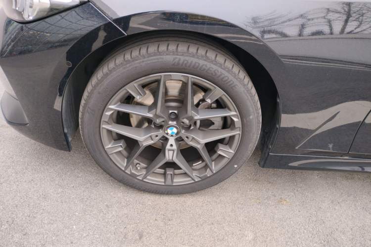Used BMW 3 Series 2025 330Li M Sport Shadowline Package Left Front Wheel Hub