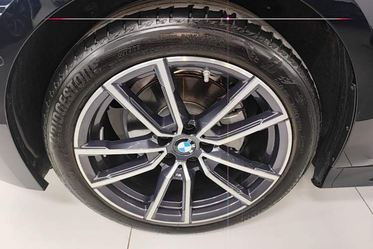 Used BMW 3 Series 2025 325Li M Sport Package Left Front Wheel Hub