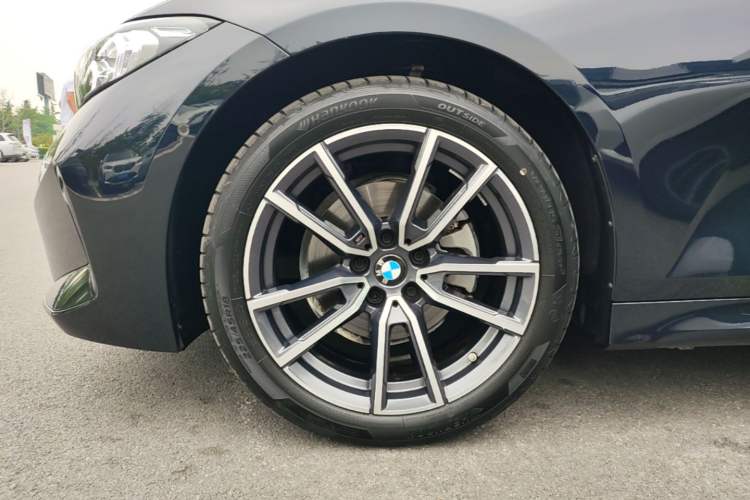 Used BMW 3 Series 2025 325Li M Sport Package Left Front Wheel Hub
