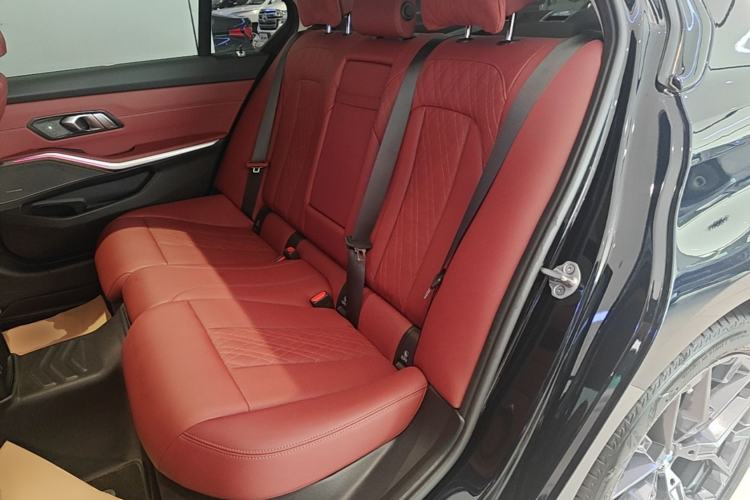Used BMW 3 Series 2025 330Li M Sport Shadowline Package Left Rear Seat