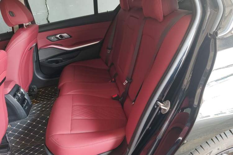Used BMW 3 Series 2025 330Li M Sport Shadowline Package Left Rear Seat