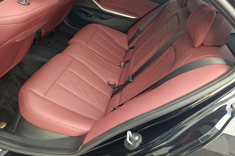 Used BMW 3 Series 2025 330Li M Sport Shadowline Package Left Rear Seat