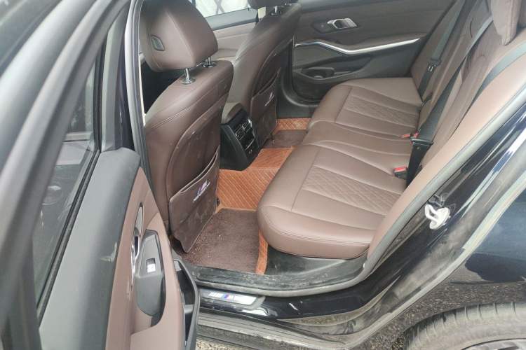 Used BMW 3 Series 2025 330Li M Sport Shadowline Package Left Rear Seat