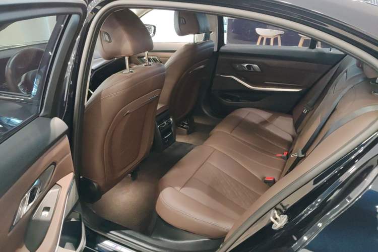 Used BMW 3 Series 2025 330Li M Sport Shadowline Package Left Rear Seat