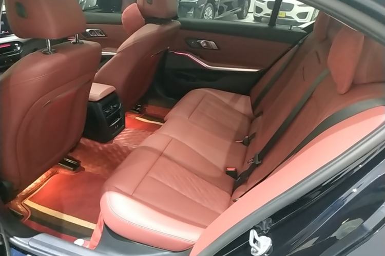 Used BMW 3 Series 2025 330Li M Sport Shadowline Package Left Rear Seat