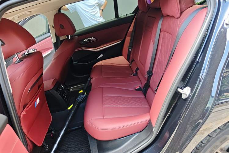 Used BMW 3 Series 2025 330Li M Sport Shadowline Package Left Rear Seat