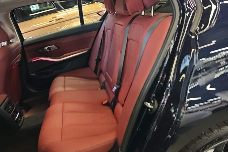 Used BMW 3 Series 2025 330Li M Sport Shadowline Package Left Rear Seat