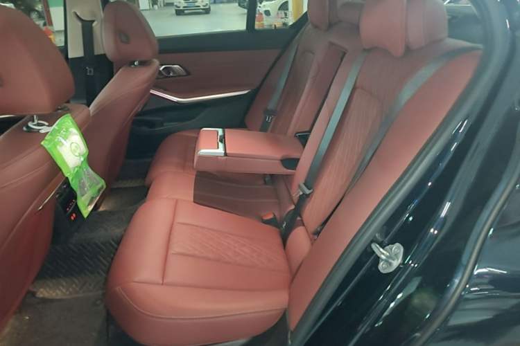 Used BMW 3 Series 2025 330Li M Sport Shadowline Package Left Rear Seat