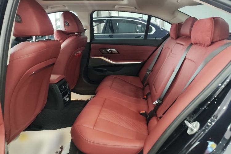 Used BMW 3 Series 2025 330Li M Sport Shadowline Package Left Rear Seat