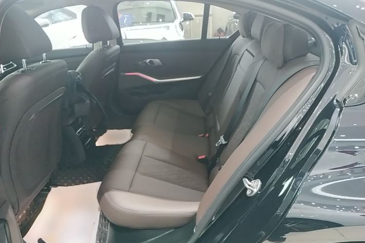 Used BMW 3 Series 2025 330Li M Sport Shadowline Package Left Rear Seat