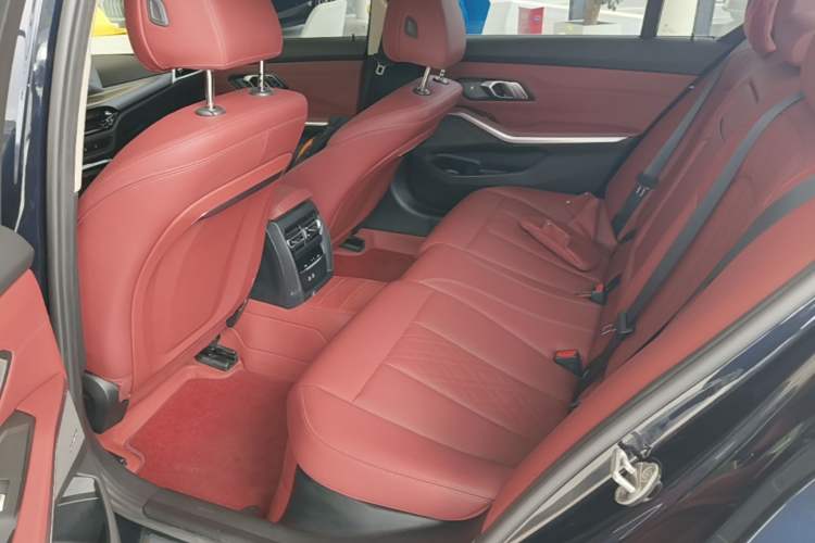 Used BMW 3 Series 2025 330Li M Sport Shadowline Package Left Rear Seat