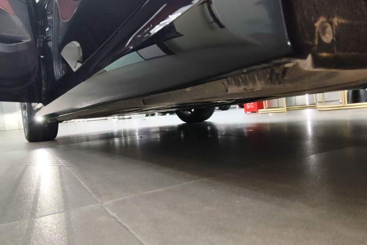 Used BMW 3 Series 2025 330Li M Sport Shadowline Package Left Side Sill
