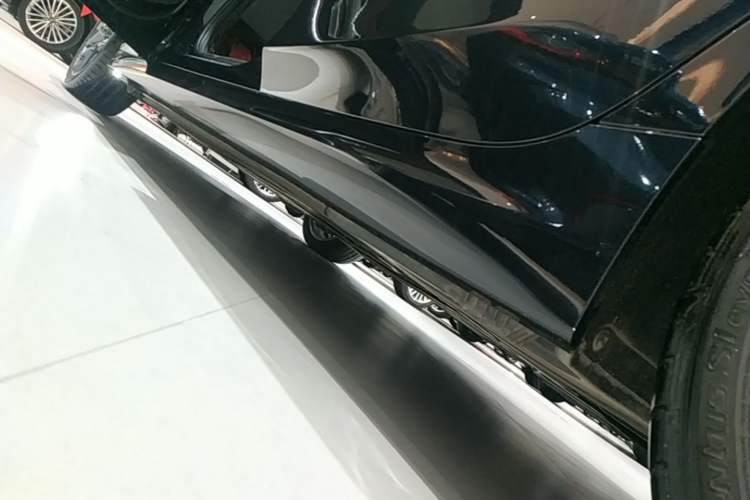 Used BMW 3 Series 2025 330Li M Sport Shadowline Package Left Side Sill