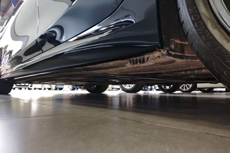 Used BMW 3 Series 2025 330Li M Sport Shadowline Package Left Side Sill