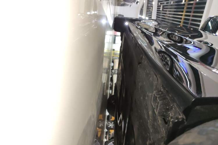 Used BMW 3 Series 2025 330Li M Sport Shadowline Package Left Side Sill
