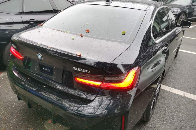 Used BMW 3 Series 2025 325i M Sport Package Rear Right 45 Deg