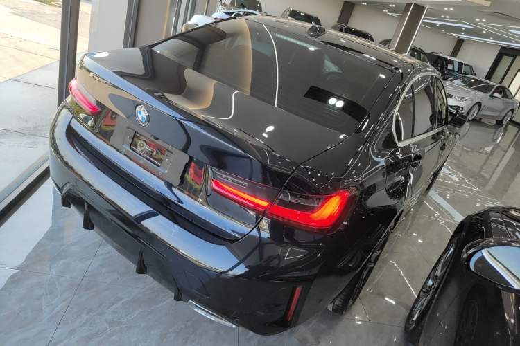 Used BMW 3 Series 2025 325Li M Sport Package Rear Right 45 Deg