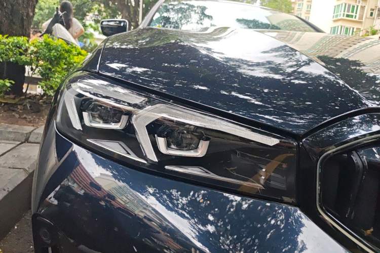 Used BMW 3 Series 2025 330Li M Sport Shadowline Package Right Front Headlight