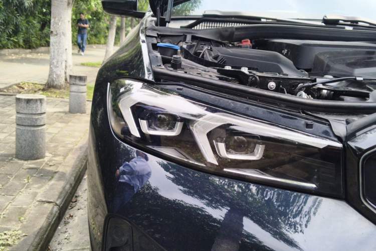 Used BMW 3 Series 2025 330Li M Sport Shadowline Package Right Front Headlight
