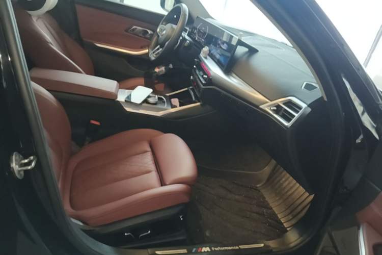 Used BMW 3 Series 2025 330Li M Sport Shadowline Package Right Front Seat