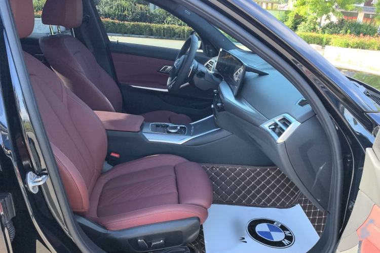 Used BMW 3 Series 2025 330i M Sport Night Edition Package Right Front Seat