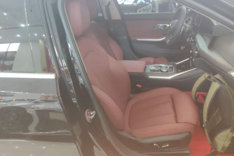 Used BMW 3 Series 2025 325Li M Sport Package Right Front Seat