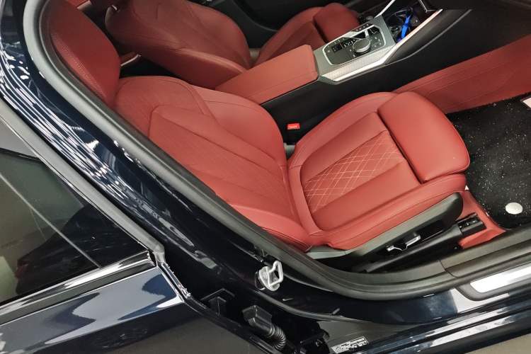 Used BMW 3 Series 2025 330Li Luxury Edition M Sport Night Edition Package Right Front Seat