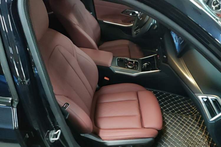 Used BMW 3 Series 2025 330i M Sport Night Edition Package Right Front Seat