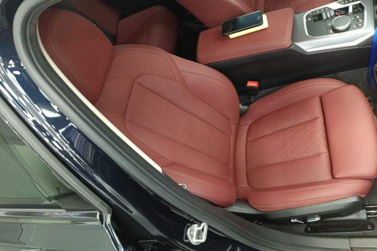 Used BMW 3 Series 2025 330Li M Sport Shadowline Package Right Front Seat