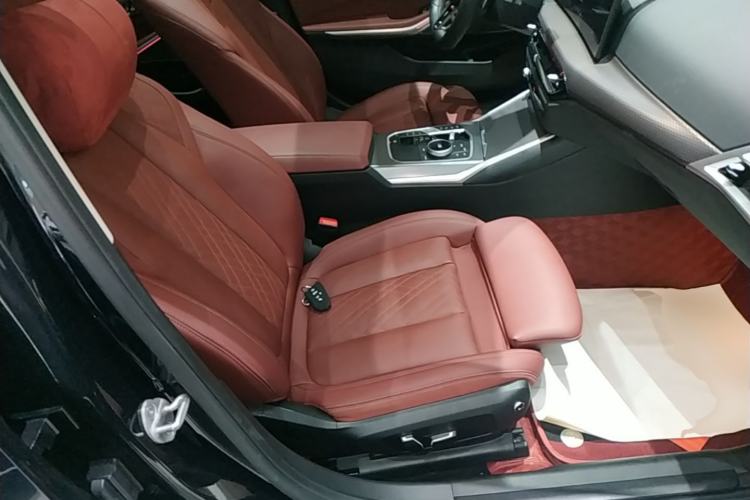 Used BMW 3 Series 2025 330Li M Sport Shadowline Package Right Front Seat