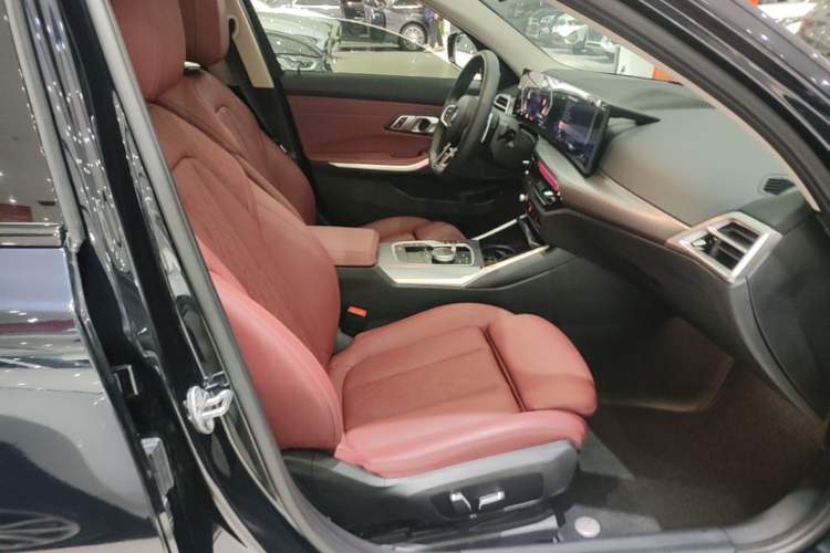Used BMW 3 Series 2025 330Li M Sport Shadowline Package Right Front Seat