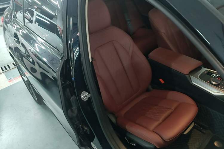 Used BMW 3 Series 2025 330Li M Sport Shadowline Package Right Front Seat