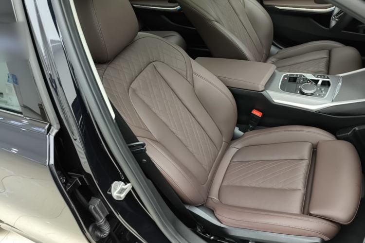 Used BMW 3 Series 2025 330Li M Sport Shadowline Package Right Front Seat