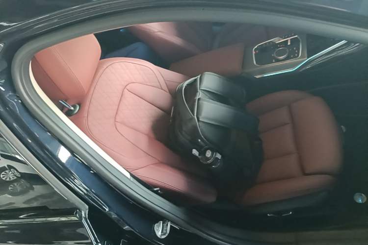 Used BMW 3 Series 2025 330Li M Sport Shadowline Package Right Front Seat
