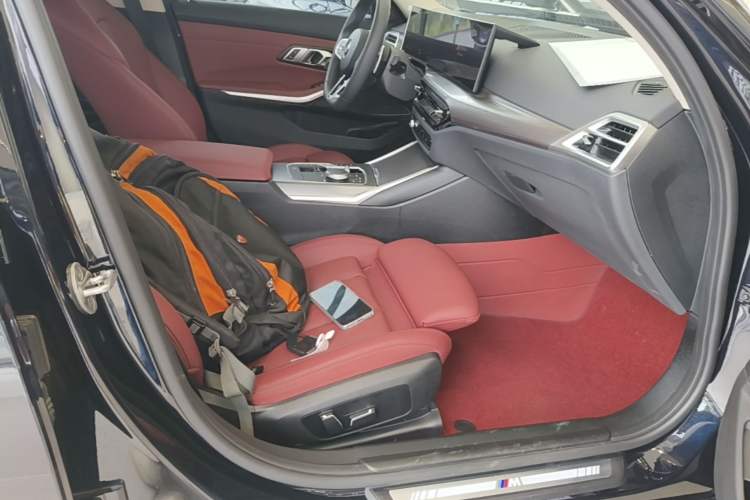 Used BMW 3 Series 2025 330Li M Sport Shadowline Package Right Front Seat