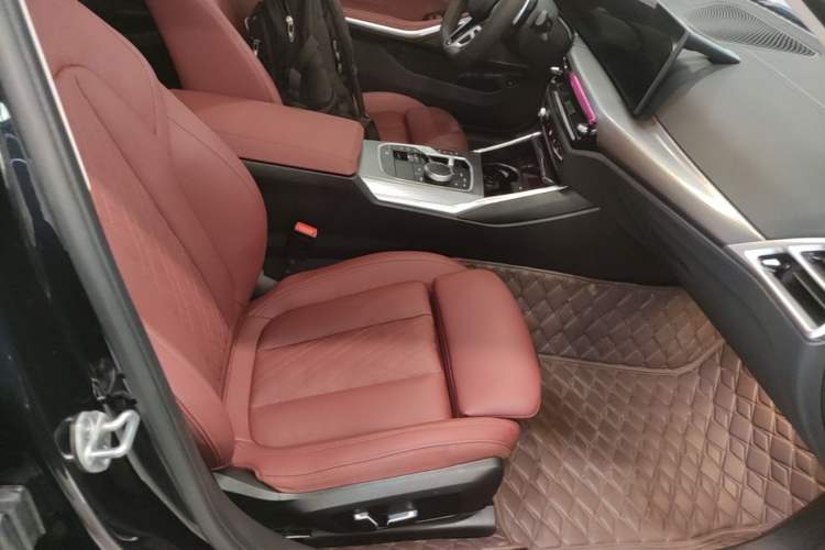 Used BMW 3 Series 2025 330Li M Sport Shadowline Package Right Front Seat