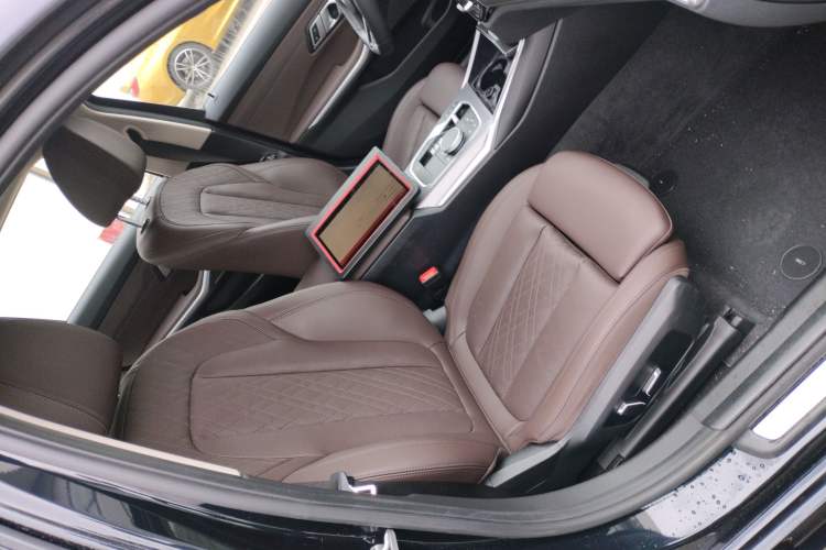 Used BMW 3 Series 2025 330Li M Sport Shadowline Package Right Front Seat