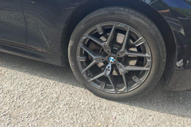 Used BMW 3 Series 2025 330Li M Sport Shadowline Package Right Front Wheel Hub