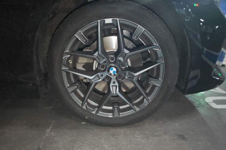 Used BMW 3 Series 2025 330Li M Sport Shadowline Package Right Front Wheel Hub
