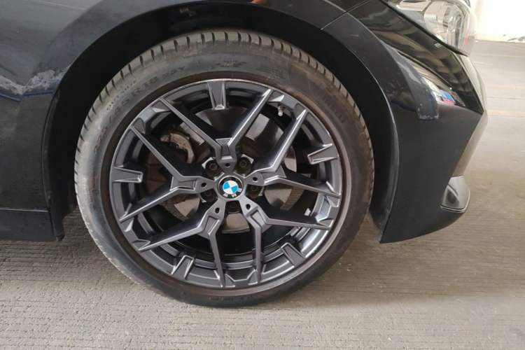 Used BMW 3 Series 2025 330Li M Sport Shadowline Package Right Front Wheel Hub