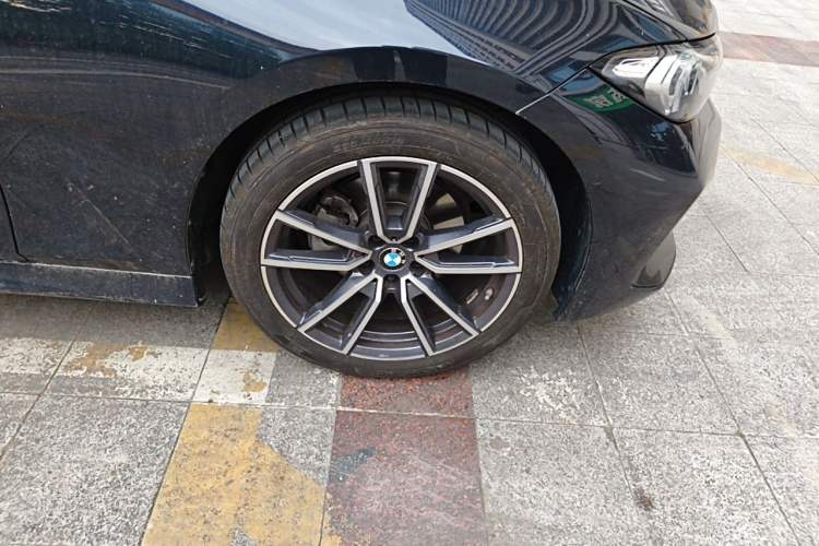 Used BMW 3 Series 2025 325Li M Sport Package Right Front Wheel Hub