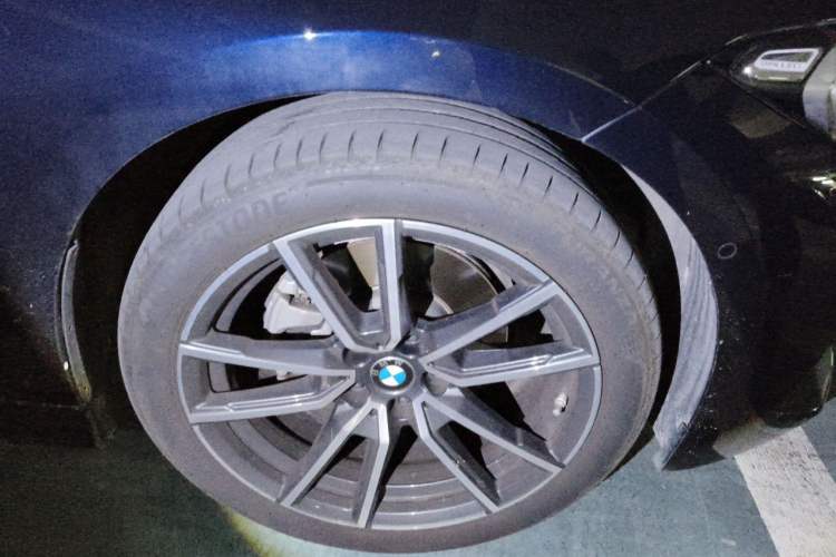 Used BMW 3 Series 2025 325Li M Sport Package Right Front Wheel Hub