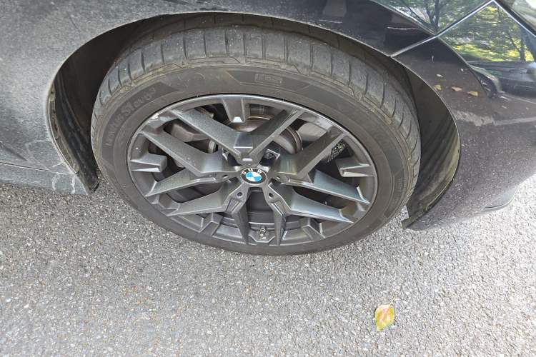 Used BMW 3 Series 2025 330Li M Sport Shadowline Package Right Front Wheel Hub