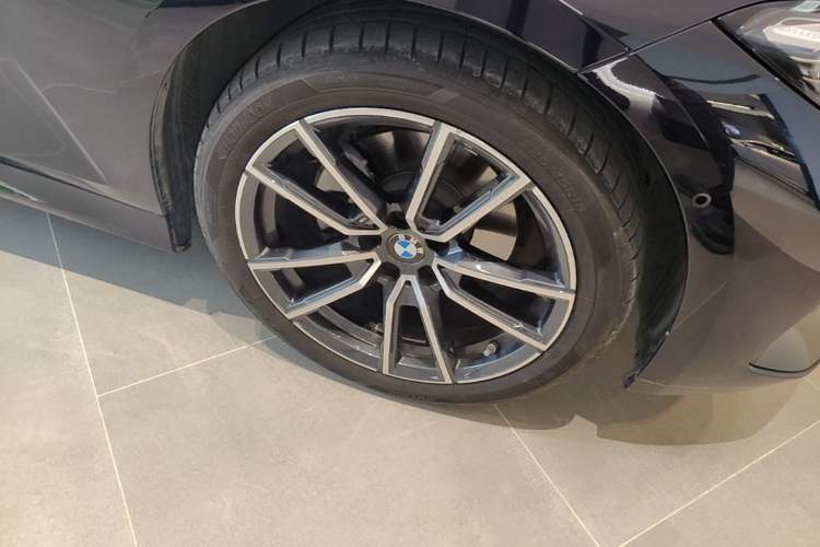 Used BMW 3 Series 2025 325Li M Sport Package Right Front Wheel Hub