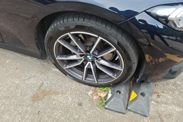 Used BMW 3 Series 2025 325Li M Sport Package Right Front Wheel Hub