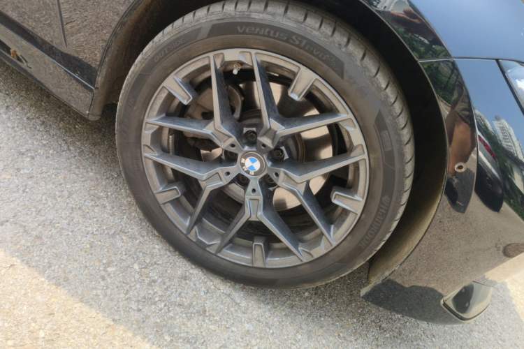 Used BMW 3 Series 2025 330Li M Sport Shadowline Package Right Front Wheel Hub
