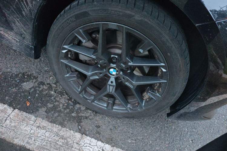 Used BMW 3 Series 2025 330Li M Sport Shadowline Package Right Front Wheel Hub