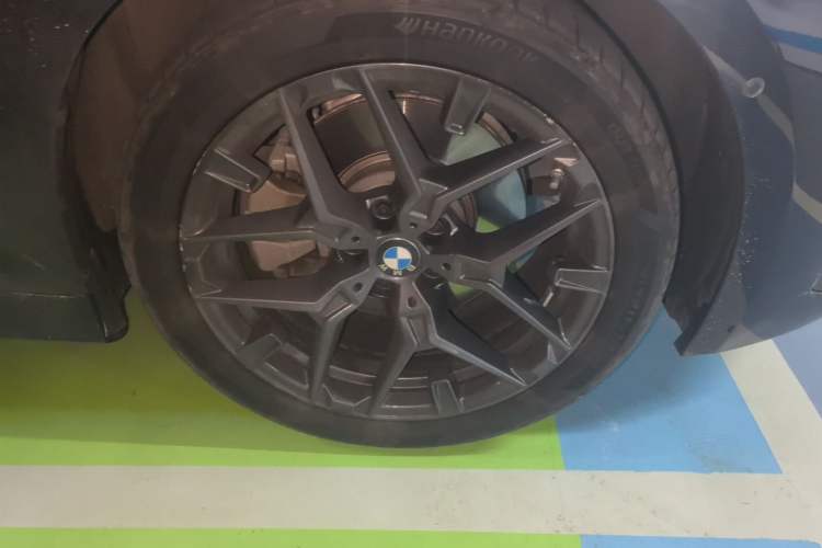 Used BMW 3 Series 2025 330Li M Sport Shadowline Package Right Front Wheel Hub